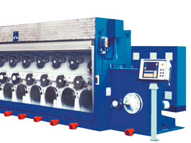 Henrich Walzdraht Grobzugmaschine SE SLQ mit Ziehrollen und Drahtzuführung zur Reduktion von Drahtdurchmessern in industrieller Fertigung. 