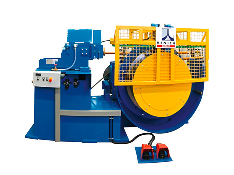 Profildraht Ziehmaschine HTH von Henrich mit Ziehscheiben und robustem Antrieb zur Reduktion von Drahtprofilen in industrieller Fertigung. 